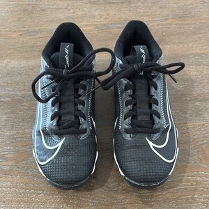 Nike Black Athletic Baseball Cleat with Contoured Sole